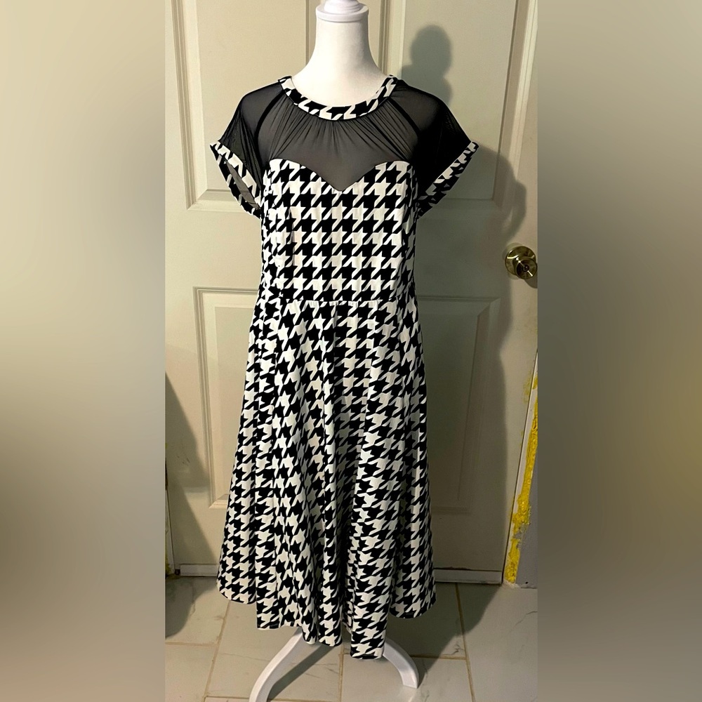 NWT flare, classic style Houndstooth white/black dress